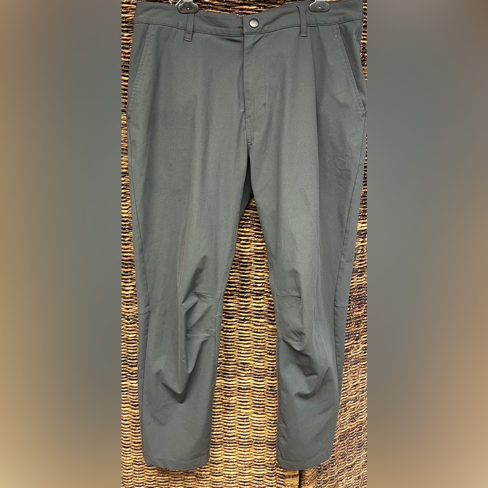 Warroad- Men's Gray Travel‎ Pants, Size: 34, Waist gripper material, Pre-Owned